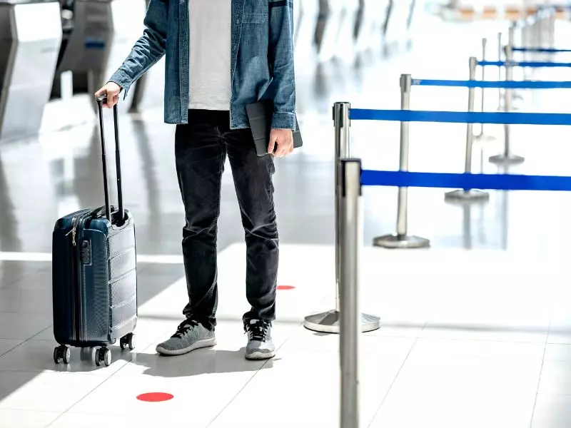 Are scooter suitcases allowed in airports?