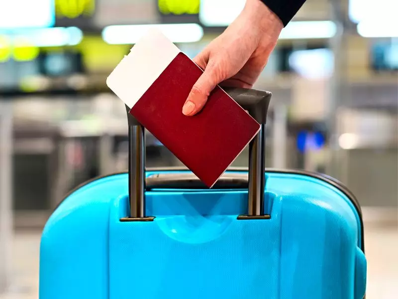 Are scooter suitcases allowed in airports?